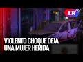 Los Olivos: violento choque entre vehículos deja una mujer herida y genera daños en viviendas | #LR