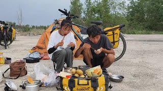 带女友骑自行车去旅行，最近身体有点虚弱，野外煮点海鲜补一补