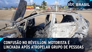 Motorista é agredida e tem carro incendiado após atropelar grupo | SBT Brasil (01/01/25)