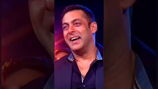 Salman Khan Crying when Munni get Award for Bajrangi Bhaijaan🥺#shorts #trending #youtubeshorts