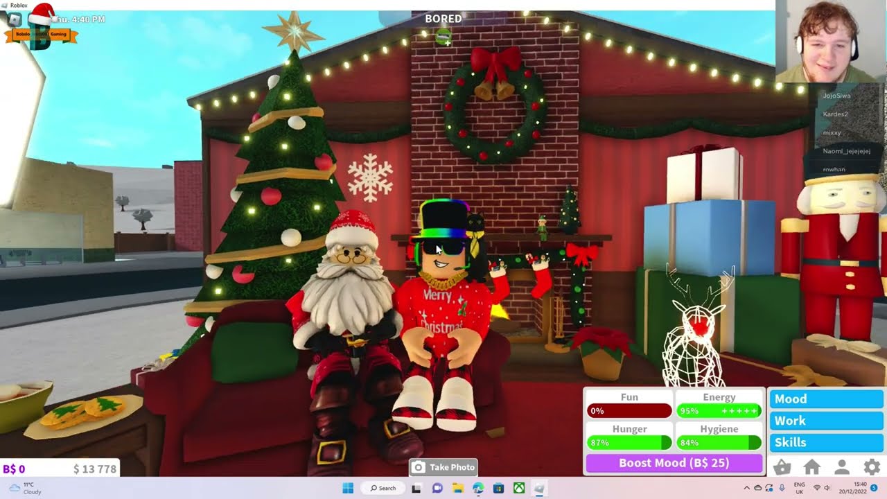 BLOXBURG CHRISTMAS UPDATE IS SO AWSOME! MERRY CHRISTMAS EVERYONE! - YouTube