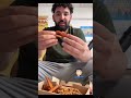 Mohamed Henni teste le Pepe chicken de FastGoodCuisine