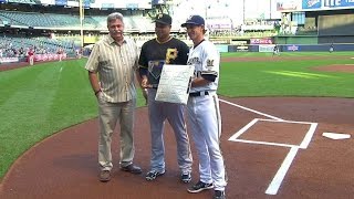 PIT@MIL: Brewers honor Ramirez prior to start of game