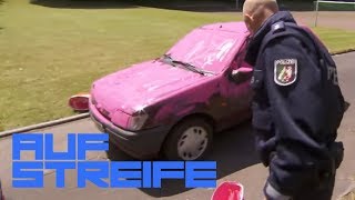 Fußballtrainer rastet aus: Wer hat sein Auto pink angemalt? | Auf Streife | SAT.1 TV