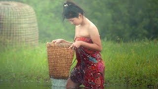 Beautiful Sexy Girl Cambodia Traditional Fishing How to Catch Fish Water Snake Simple Net Fishing