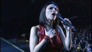 Laura Pausini - Entre tú y mil mares (en vivo) World tour 2001 - 2002