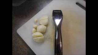 Kitchen Gear Talk: FREETOO Garlic Press