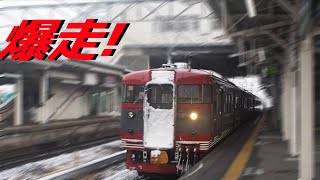 篠ノ井駅を通過するしなの鉄道115系[高速通過！]