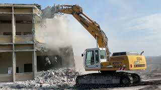 Liebherr 934 Excavator With Hydraulic Pulverizer Demolishes Building - Sotiriadis/Labrianidis