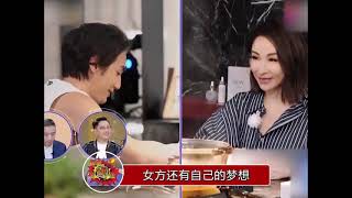 萧亚轩发文“谢谢你，你的一切，再见”疑似宣布与小16岁男友黄皓分手，据悉两人恋爱不到两年就此分手