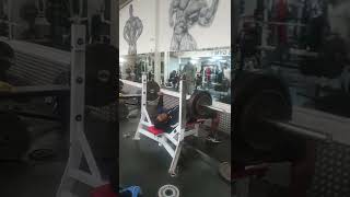 120kg (260lbs) bench 6r. let's get stronger!