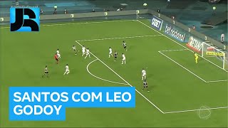 Santos anuncia contratação do lateral Leo Godoy e aguarda a chegada de Tiquinho Soares