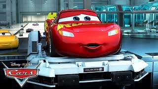 La primera carrera de Rayo McQueen en el simulador | Pixar Cars