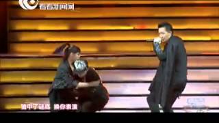 2013东方卫视跨年盛典：韩庚超大牌劲爆登场演唱《狂草》