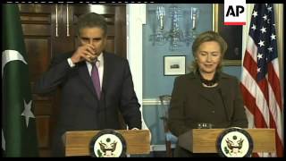 Clinton and Pakistan counterpart Qureshi hold joint presser