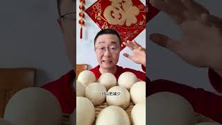 过年不长胖，一类食物要少吃！医生发出提醒。 张之瀛大夫提醒:中国人过年期间，碳水化合物吃得过多，就可能会影响到体重和血糖、甘油三酯，大家要注意适量少吃。硬核健康科普行动 抖出健康知识宝藏 春节吃不胖