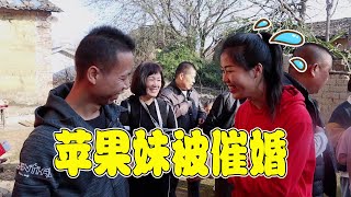 Apple sister gave her family a New Year greeting and was urged to marry!