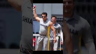 Srk, Salman Khan playing cricket status ❤️❤️💥🏏🏏#shorts #viral #srk #salmankhan #cricketlover