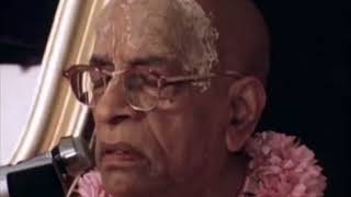 Prabhupada 0871 राजा प्रथम श्रेणी के ब्राह्मण, साधु, द्वारा नियंत्रित थे