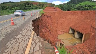 Cratera gigante já levou metade da pista de um desvio na BR 458 em Iapu