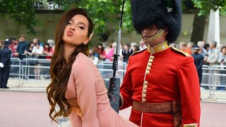 Top 30 Times People Tried To Flirt With The Queens Guards