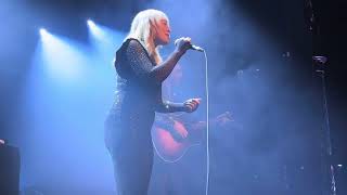 Metric « Gold Guns Girls » (acoustic version) Les Étoiles 19102023 Paris France