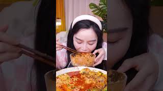 有谁能拒绝黏黏糊糊的东北麻辣烫呢？！！！【小贝饿了】#小贝饿了#MUKBANG#美食