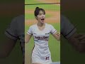 這😘來得突然，鏡頭後的我差點端不穩相機😍 20230905 cpbl rakutengirls 李多慧 이다혜 cheerleader fancam canon