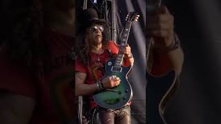 Guns N' Roses - Slither - Slash Guitar Solo (LIVE)