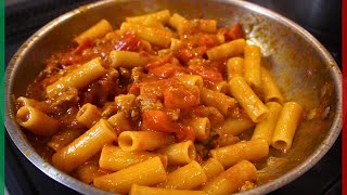 Salsiccia and paprika sauce is a classic combination!【Rigatoni con peperoni e salsiccia】