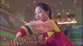 North Korean Girl Playing Folk Tune 옹헤야 (Onghea) on  Gayageum 北朝鮮少女のカヤグム演奏「オンヘヤ」