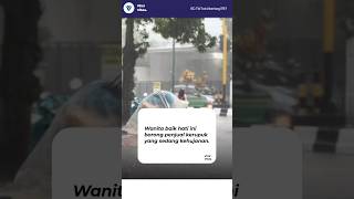 Wanita baik hati ini borong penjual kerupuk yang sedang kehujanan ❤️ #shorts #viral #inspiratif