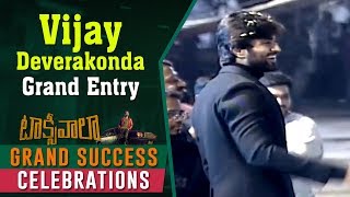 Vijay Deverakonda Grand Entry @ Taxiwaala Success Celebrations | Priyanka Jawalkar