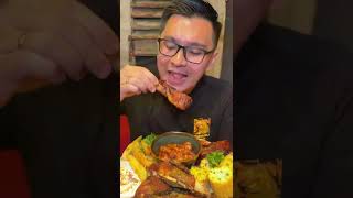 EBUSETTT!!! MAKAN DENGKUL BABI SAMA KULIT-KULITNYA?!