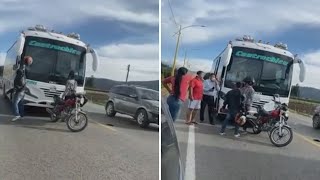 Dos hombres atacaron bus escolar que transportaba cerca de 30 niños en Boyacá