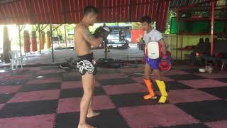 ค่ายมวยราชานนท์ Muay Thai training at Rachanon