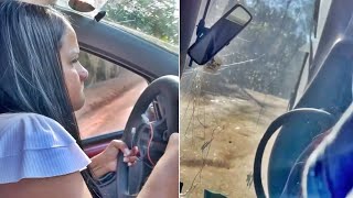 Mulher capota carro do marido ao tentar aprender a dirigir em Cotia