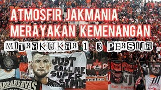 Atmosfir kemenangan yang di buat jakmania membuat stadion manahan solo  bergemuruh