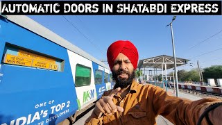 Kalka To Delhi In 12006 Shatabdi Express.... *Aisi Hoti Hai Automatic Doors Vaali Shatabdi Express*