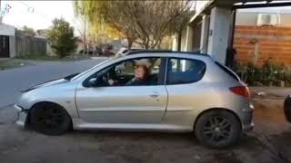 abuela   acelerando al corte el auto