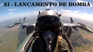 Lançamento de bomba com o caça A-1