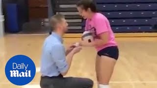 Volleyball player caught off guard when boyfriend propose mid-match