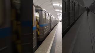 Обновленный номерной на станции римская🤙🤙✨✨ #moscowmetro #train