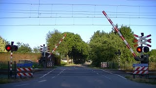 Spoorwegovergang Geldermalsen // Dutch railroad crossing