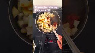 Prepare lunch for my sweet roommate 🤍Day6 of improving cooking skills.  #hostellife #cookingvideo