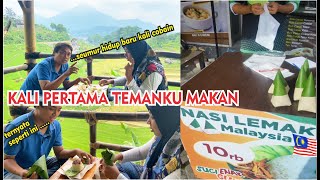 REAKSI TEMANKU PERTAMA KALI COBAIN RASA NASI LEMAK BUNGKUS MALAYSIA, MEREKA SAMPAI KAGUM!!