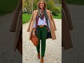 outfits con pantalón verde para lucir en el día