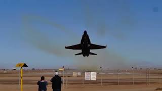 تیک آف زیبای جنگنده F-18 از اسکادران نمایشی Blue Angel ... خیلی جالبه  ____