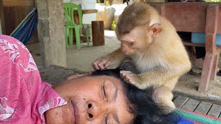 Cute Zueii Focus Grooming Grandma While She Sleep Well On Poor Bed