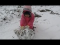 あや　2歳9ヶ月 2歳児の雪遊び